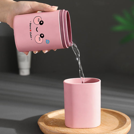 The New Pink Travel Toothbrush Cup Is Made of Alcohol-free and Odorless PP Material, Offering Durability, Safety, and a Perfect Blend of Style and Practicality. Featuring an Adorable Printed Design, It Doubles as a Toothbrush Case, Toothpaste Holder