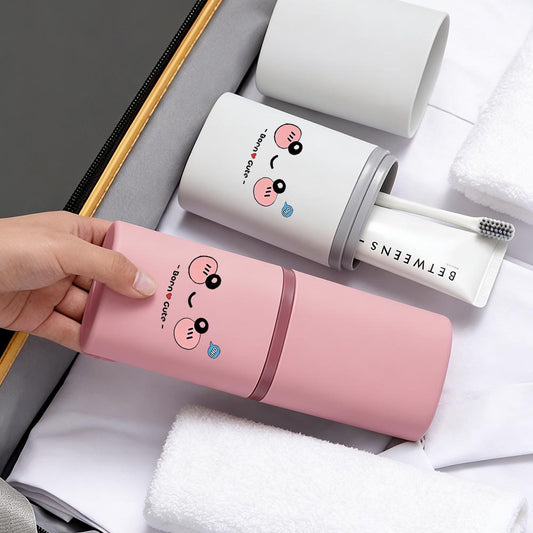 The New Pink Travel Toothbrush Cup Is Made of Alcohol-free and Odorless PP Material, Offering Durability, Safety, and a Perfect Blend of Style and Practicality. Featuring an Adorable Printed Design, It Doubles as a Toothbrush Case, Toothpaste Holder